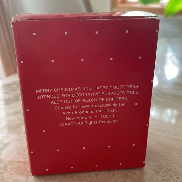 VINTAGE NEW Avon Holly Jolly Cow Ornament Skiing Cow with Box - Picture 6 of 7